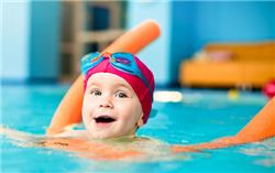 فواید شنا در کودکان و نوجوانان